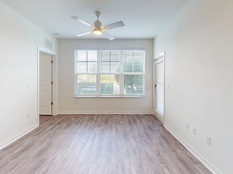 Essex Luxe Apartments — Photo 65
