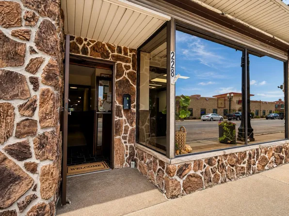 228 Main St, Savanna, IL 61074