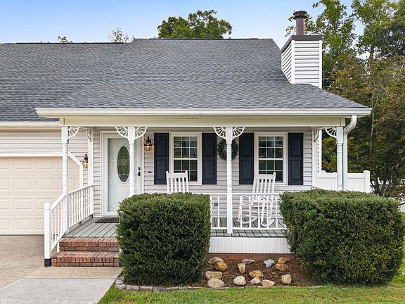 3rd image of 132 Alexanders Cir NW