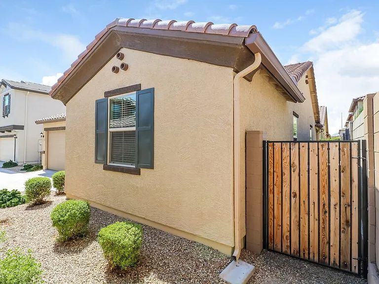 16574 W Sierra St — Photo 15