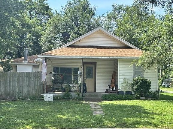 2nd image of 1329 W Allison St