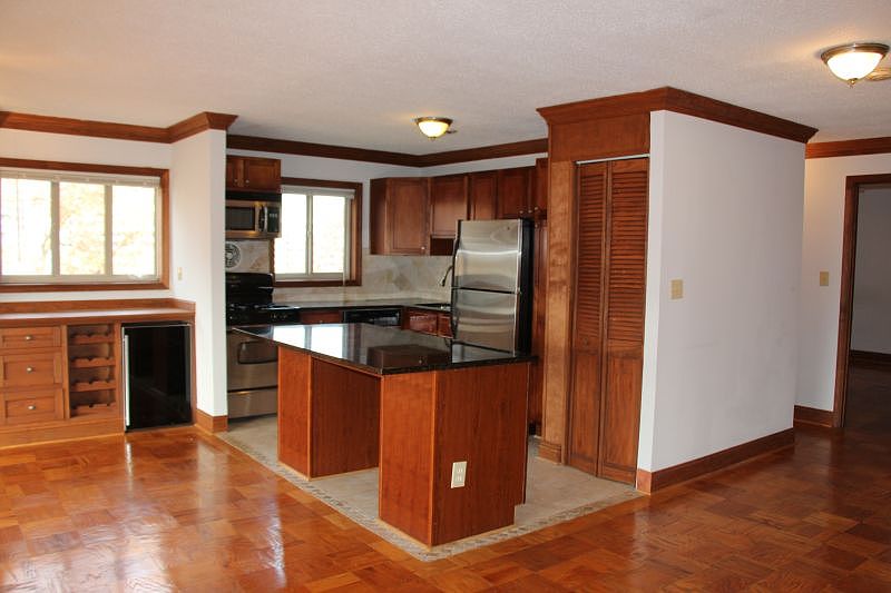 1st image of 1415 N Oak St APT 603