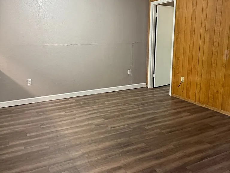 R 142 2811 S Archer Rd #W — Photo 2