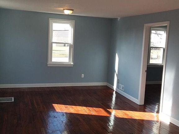 2nd image of 110 E Columbus Ave