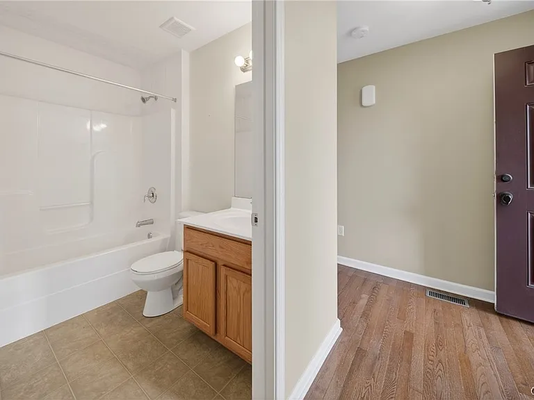 5472 Alfreton Dr — Photo 16