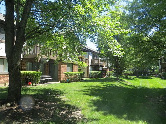 3rd image of 372 Greystone Ct APT C1