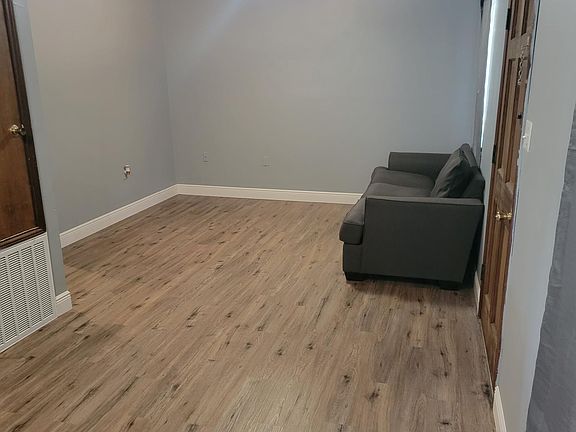3rd image of 612 11th Ave APT 4