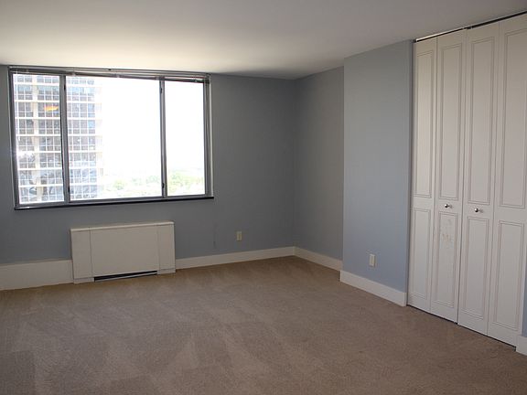 4th image of 600 E 8th St #6B