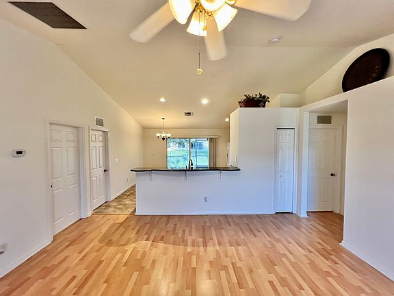 3rd image of 211 Blackstone Dr