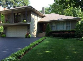 154 N Delaplaine Rd, Riverside, IL 60546