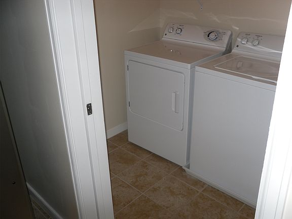 4th image of 4283 Llewellyn Ave APT 302