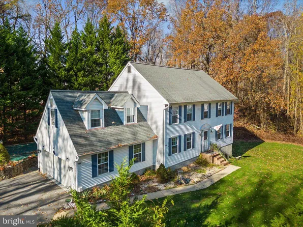 7658 Lake Shore Dr, Owings, MD 20736