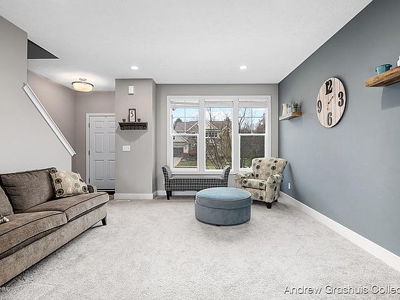 3rd image of 2728 Copper Hill Dr NE