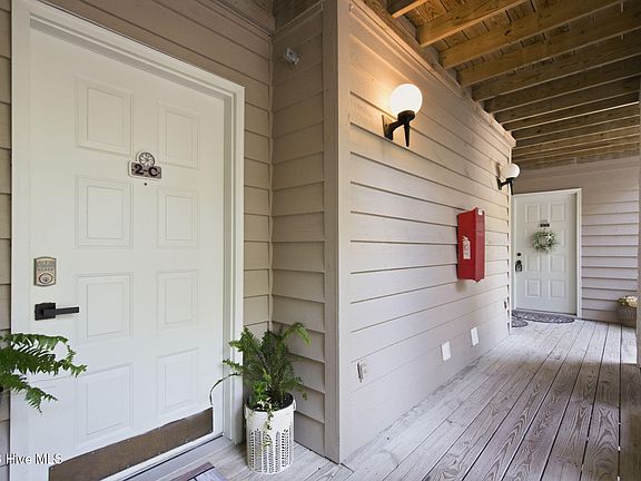 4th image of 802 Colony Place #C