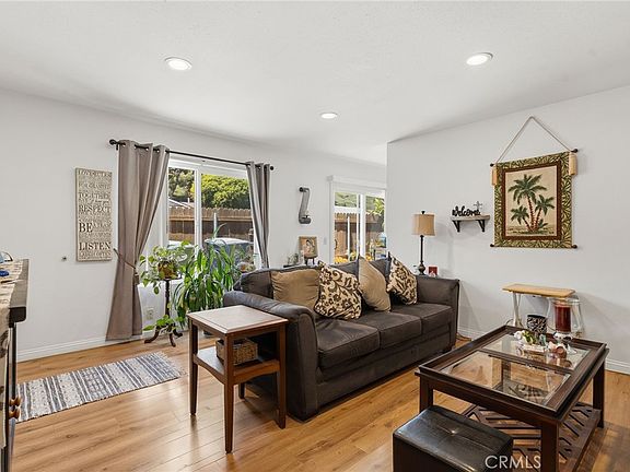 5th image of 784 Hillcrest Dr