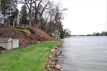 2nd image of 102 S Park Dr