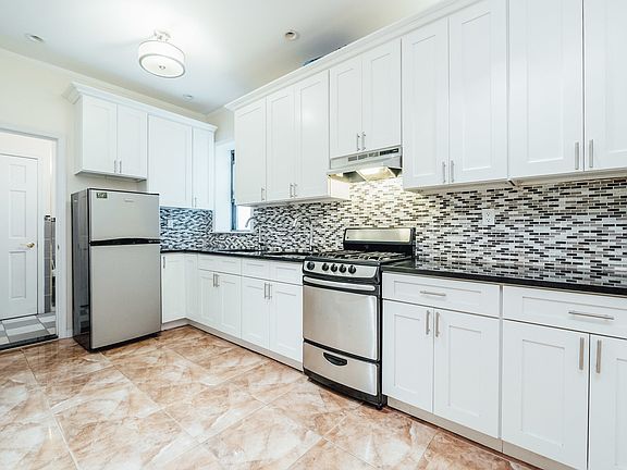 4th image of 382 S 4th St APT 6