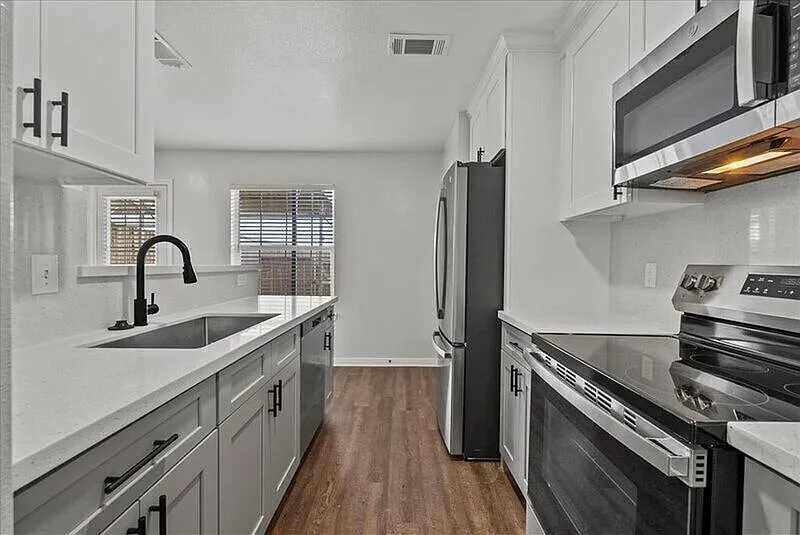 2 bed, 2.5 bath, 1272 sqft, $1,750 — Photo 1