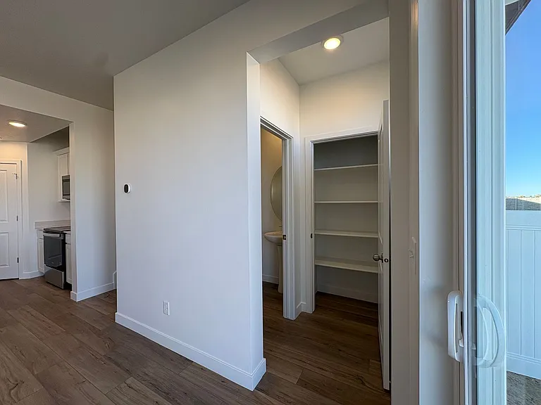 1592 N Summer Springs Cv — Photo 8