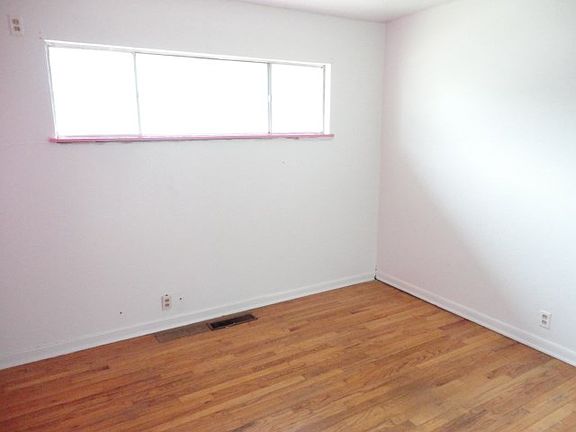 3rd image of 405 W Evans Ave