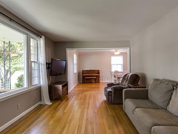 3rd image of 202 Myrick Dr