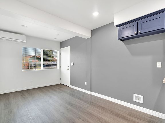 5th image of 2391 Locust Ave #10