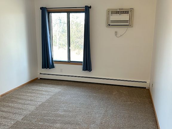 3rd image of 1556 Millpond Ct