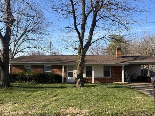 6 Independence Dr, Belleville, IL 62226