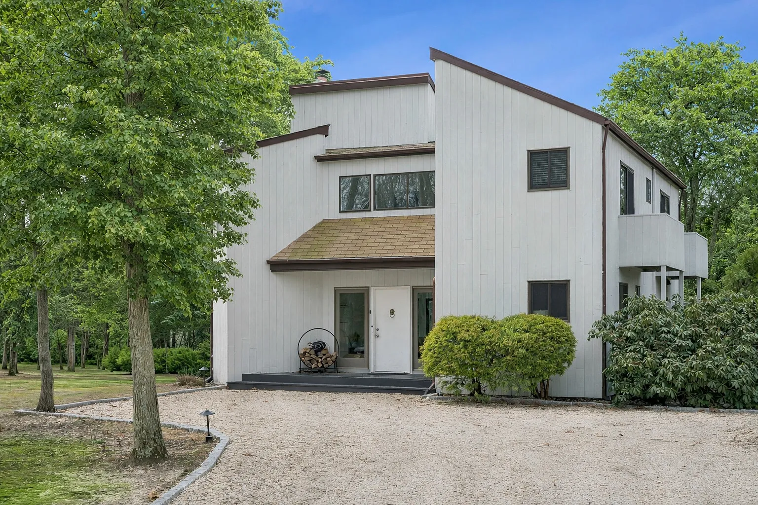 Westhampton Tennis and Pool 4 Beds 3 Baths — Photo 1