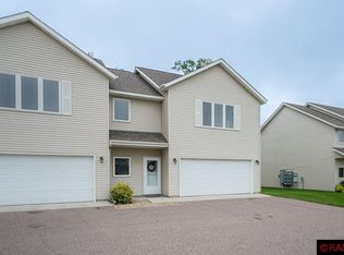 2114 Willow Trl, North Mankato, MN 56003