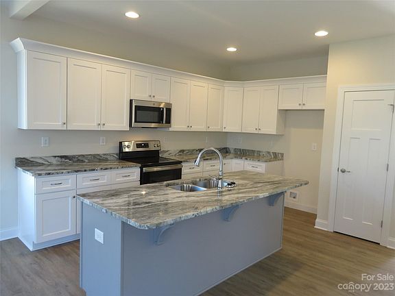 5th image of 202 Garden View Ln