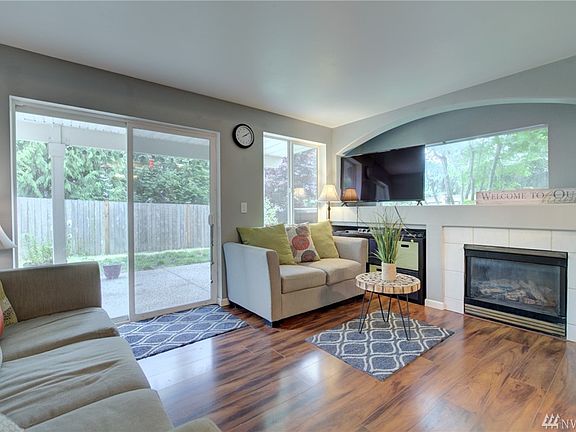 4th image of 8828 Meridian Pl NE APT 102