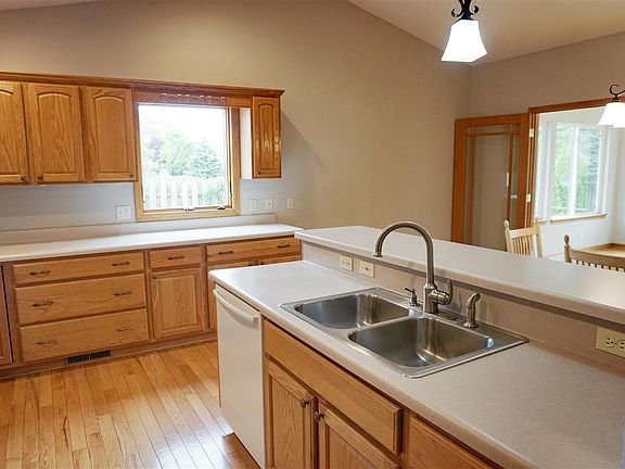 5th image of 4346 Fox Hills Dr