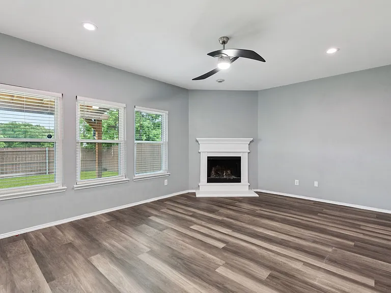 1016 Aviary — Photo 14