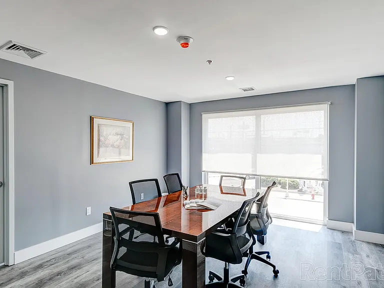 460 Grand — Photo 23