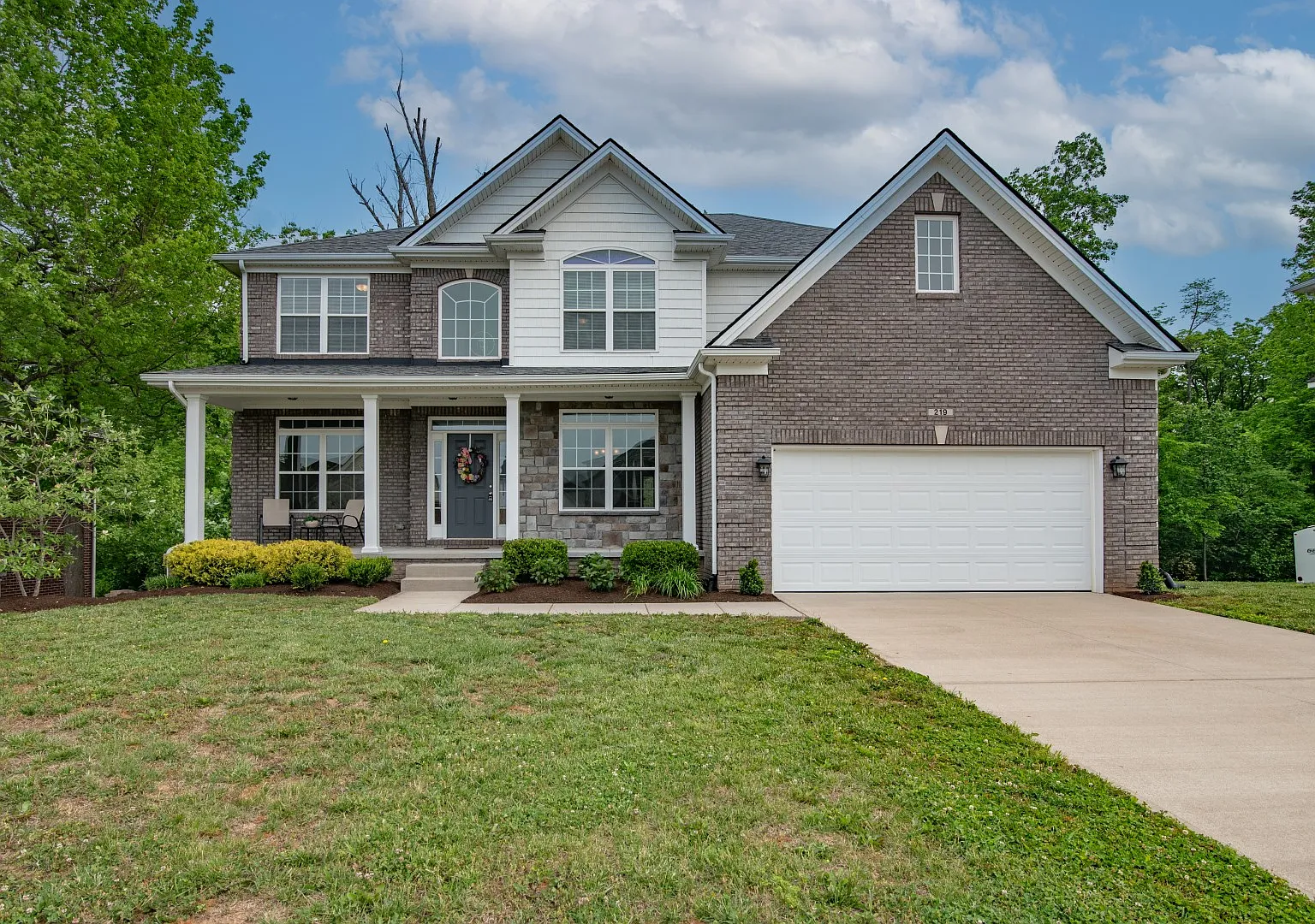 6 bed, 4970 sqft, $3,250 — Photo 1