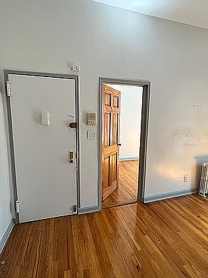 2nd image of 136 W 87th St APT 9