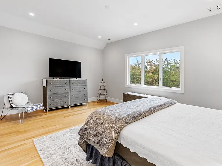 240 Head Of Pond Rd — Photo 28