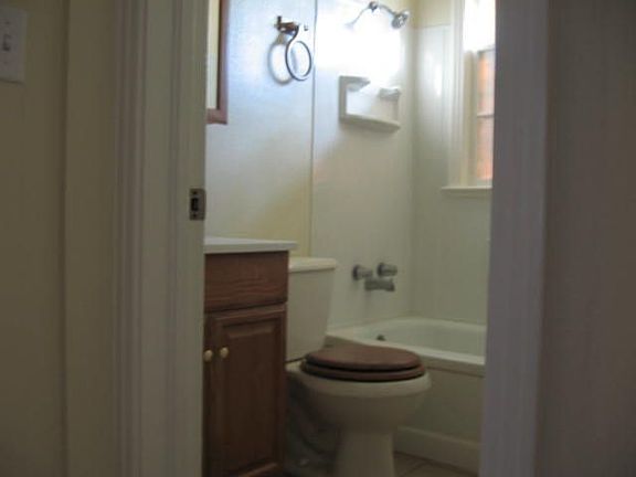 5th image of 2916 W 1st St