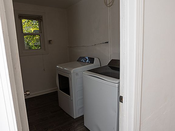 laundry room - with washer & dryer