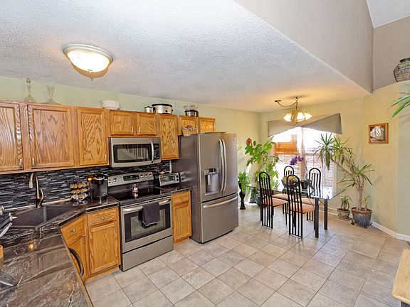 4th image of 63B Raylinsky Ln