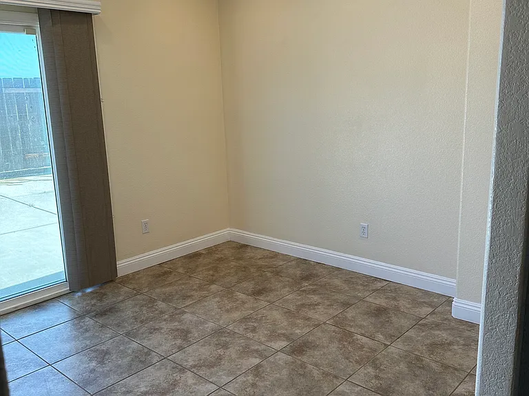 590 Mosburg Loop — Photo 3