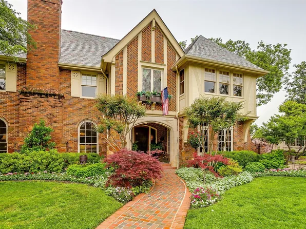 2424 Medford Ct W, Fort Worth, TX 76109