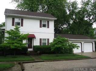 222 N Walnut St, Trenton, IL