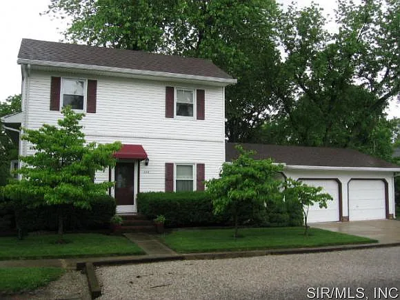 222 N Walnut St photo 1