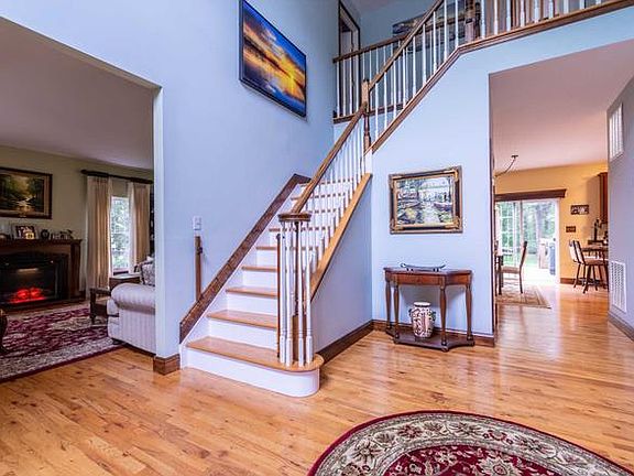 3rd image of 125 Barraud Dr