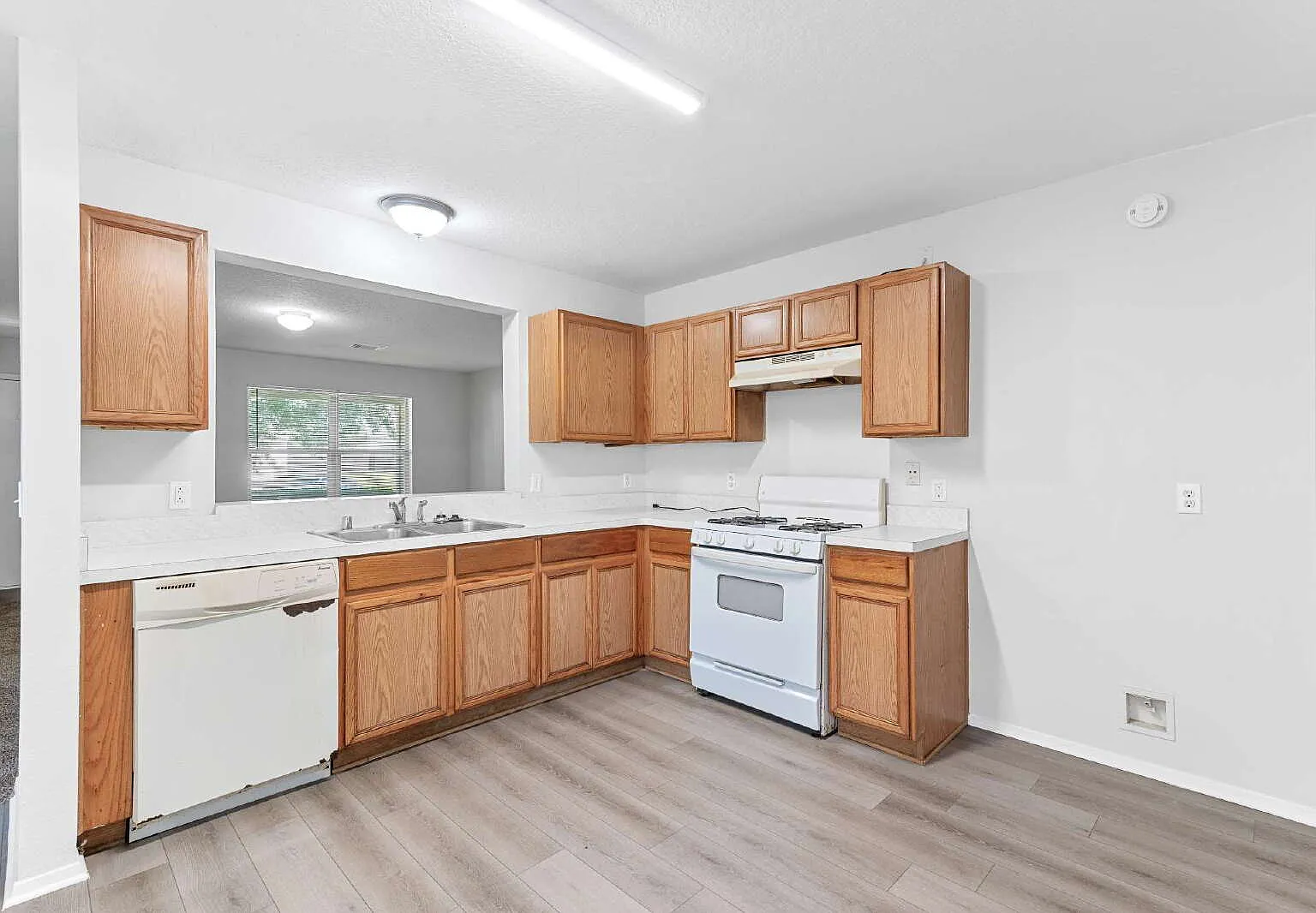 3 bed, 2.0 bath, 1284 sqft, $1,700 — Photo 4