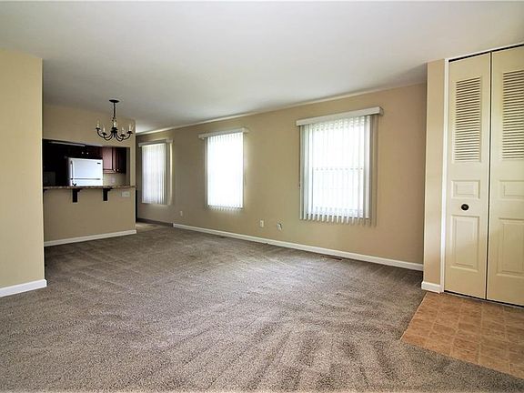3rd image of 29 Arrowhead Way S