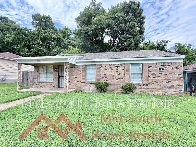 3 bed, 1.5 bath, 1160 sqft, $1,025 — Photo 2