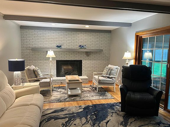 4th image of 2374 Berry Hill Dr
